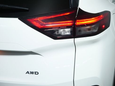 Used 2021 Nissan Rogue S image 17