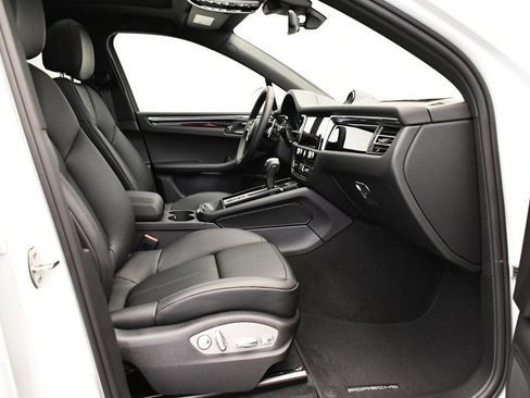 Certified 2026 Porsche Macan Turbo AWD/4WD image 49