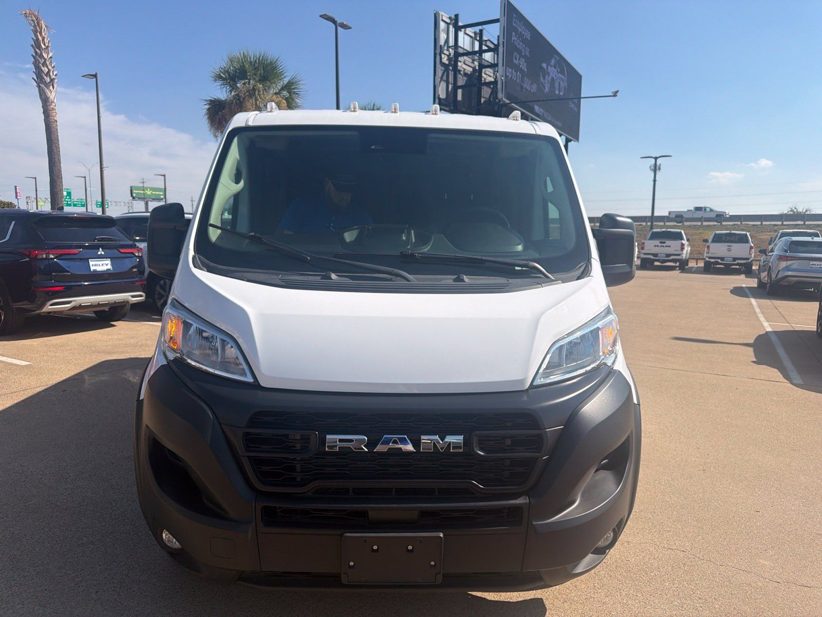 Used 2025 RAM ProMaster 2500 w/ Convenience Group FWD image 2