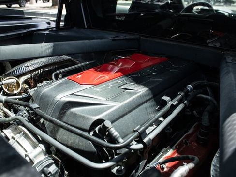 Used 2024 Chevrolet Corvette Stingray Preferred Cpe w/ Z51 Performance Package RWD image 17