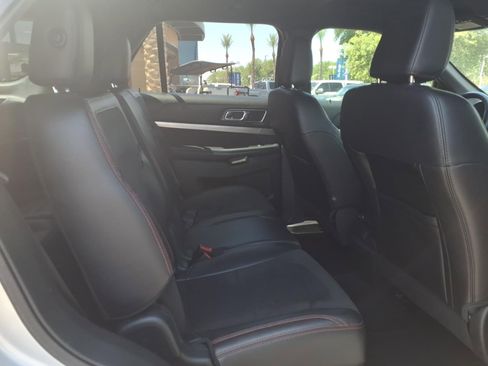 Used 2018 Ford Explorer XLT w/ Equipment Group 202A FWD image 14