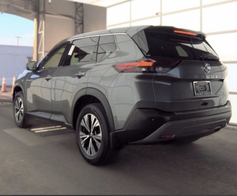 Used 2021 Nissan Rogue SV FWD image 3