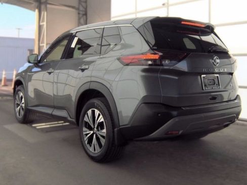 Used 2021 Nissan Rogue SV FWD image 3