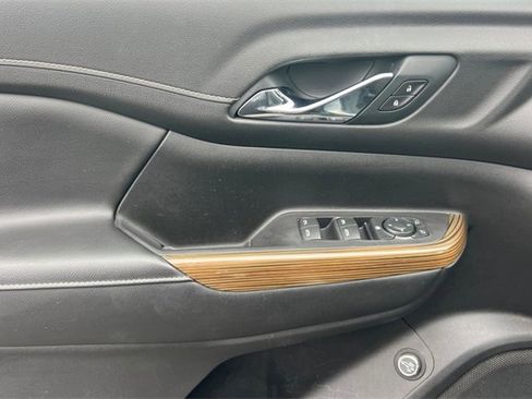 Used 2021 GMC Acadia SLE w/ Driver Convenience Package image 11