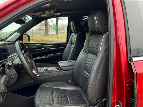 Used 2021 Cadillac Escalade Premium Luxury Platinum w/ Heavy-Duty Trailer Package AWD/4WD image 23