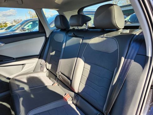 New 2026 Volkswagen Taos SE image 10
