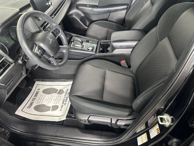 Used 2023 Mitsubishi Outlander ES AWD/4WD image 4