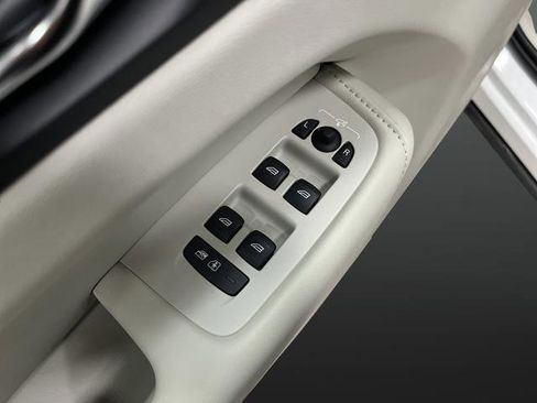 Used 2025 Volvo XC60 B5 Ultra w/ Protection Package Premier image 29