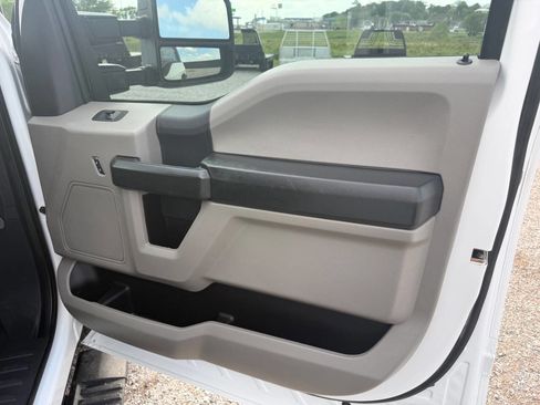 Used 2022 Ford F250 XL w/ Power Equipment Group image 29