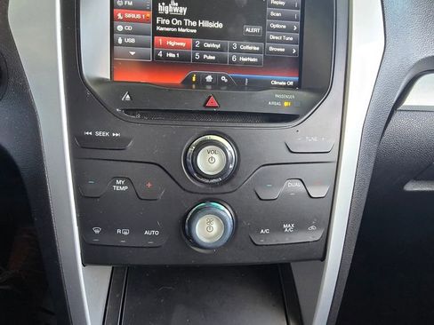 Used 2014 Ford Explorer XLT w/ Equipment Group 202A image 25