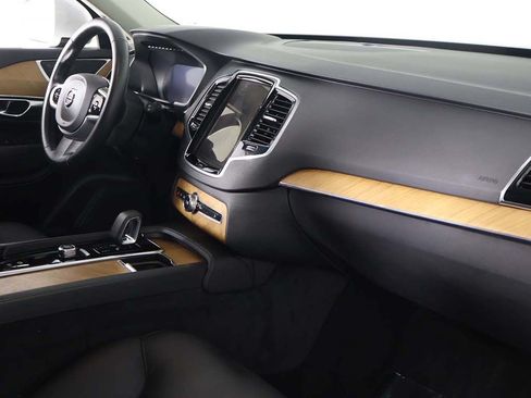 Used 2025 Volvo XC90 B5 Plus AWD/4WD image 33