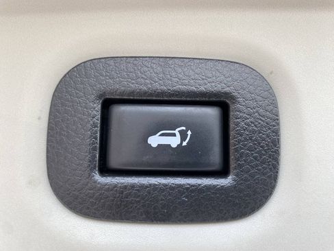 Used 2016 Nissan Rogue SV w/ SV Premium Package AWD/4WD image 25