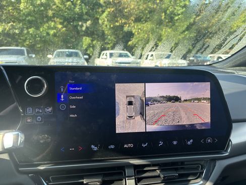 Used 2024 Chevrolet Equinox EV RS image 18