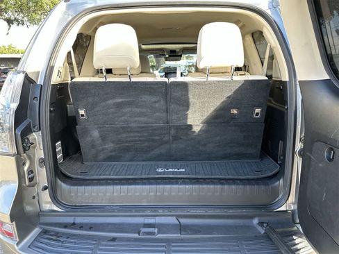 Used 2023 Lexus GX 460 Premium image 13