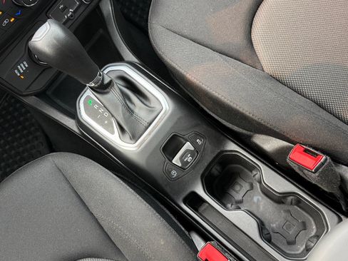 Used 2023 Jeep Renegade Latitude AWD/4WD image 26