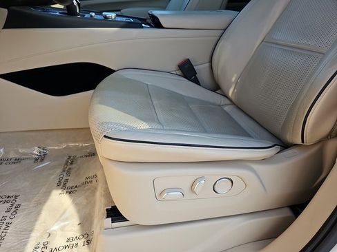 Used 2021 Cadillac Escalade Premium Luxury w/ Driver Assist Tech Package image 31