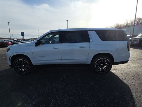 New 2026 Chevrolet Suburban High Country image 5