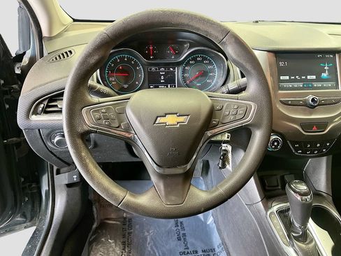 Used 2018 Chevrolet Cruze LT FWD image 11