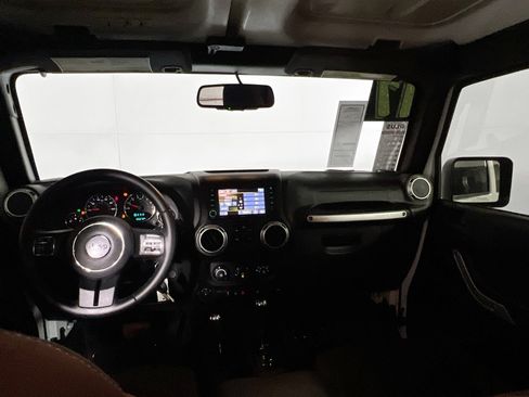 Used 2017 Jeep Wrangler Unlimited Sahara w/ Dual Top Group AWD/4WD image 27