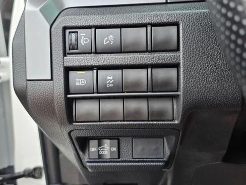 Used 2025 Toyota Tacoma SR5 AWD/4WD image 33