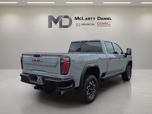 Used 2024 GMC Sierra 2500 AT4X AWD/4WD image 5