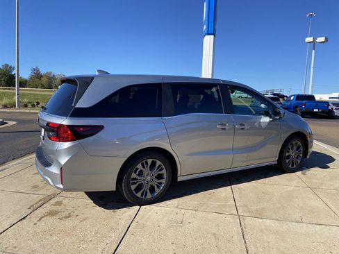 New 2026 Honda Odyssey Touring image 11
