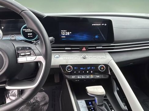 Used 2023 Hyundai Elantra Limited image 10