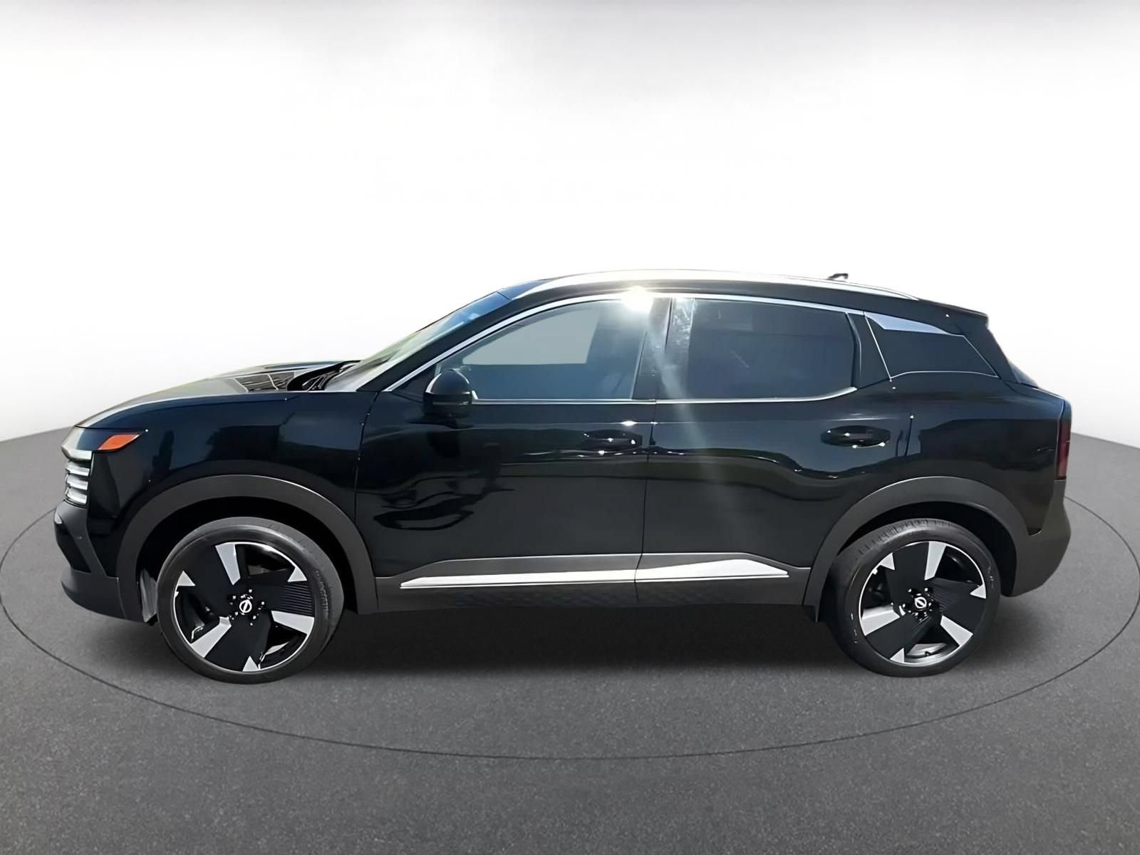 Used 2026 Nissan Kicks SR AWD/4WD image 8