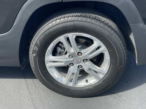 Used 2023 GMC Terrain SLE w/ Driver Convenience Package image 30