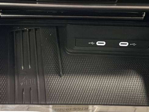 Used 2025 Volkswagen Atlas SEL Premium R-Line AWD/4WD image 35