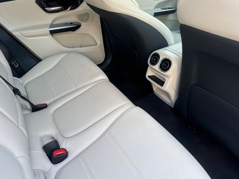Certified 2025 Mercedes-Benz GLC 300 4MATIC image 29