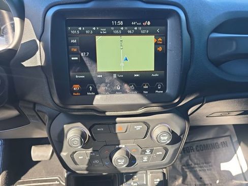 Used 2018 Jeep Renegade Limited w/ UConnect 8.4 Nav Group image 10