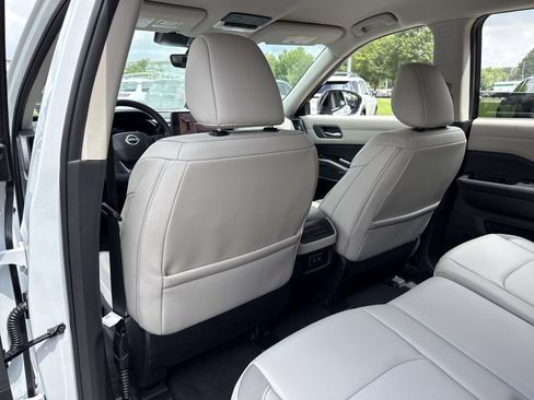 New 2026 Nissan Pathfinder SL w/ Cargo Package FWD image 16
