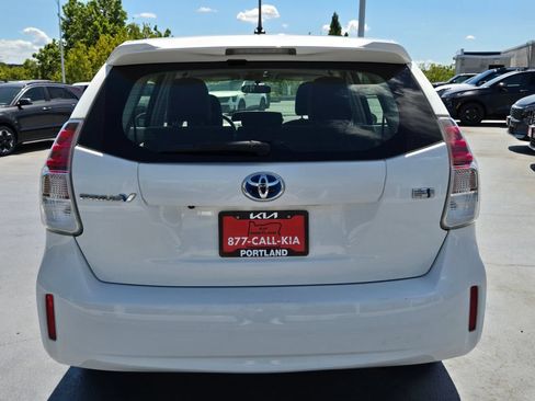 Used 2017 Toyota Prius V Two FWD image 4