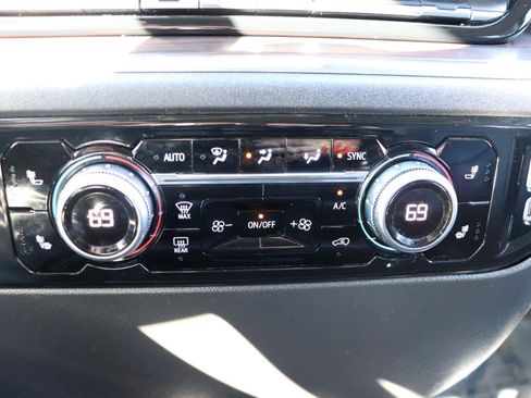 Used 2024 GMC Sierra 1500 SLT image 34