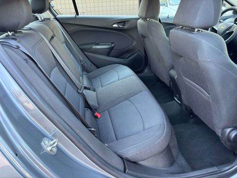 Used 2018 Chevrolet Cruze LT w/ Convenience Package FWD image 11