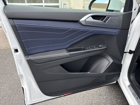 New 2025 Volkswagen Taos SEL image 12
