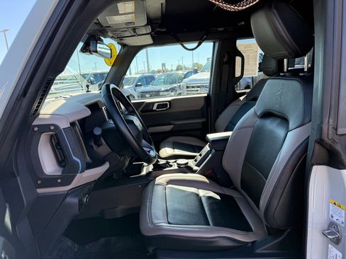 Used 2023 Ford Bronco Wildtrak image 6