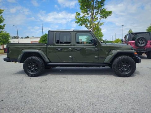 Certified 2021 Jeep Gladiator Sport AWD/4WD image 3