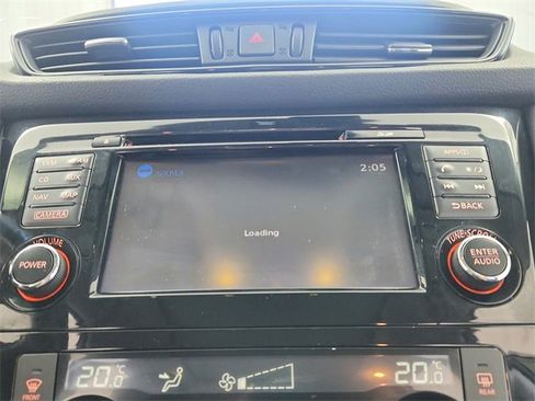 Used 2017 Nissan Rogue SL image 30