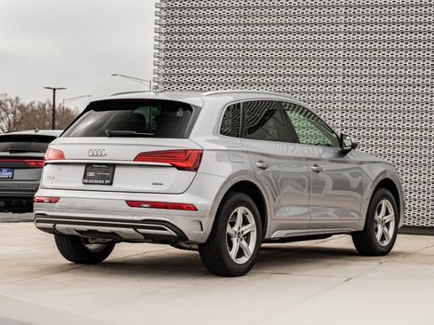Certified 2023 Audi Q5 2.0T Premium w/ Convenience Package AWD/4WD image 4