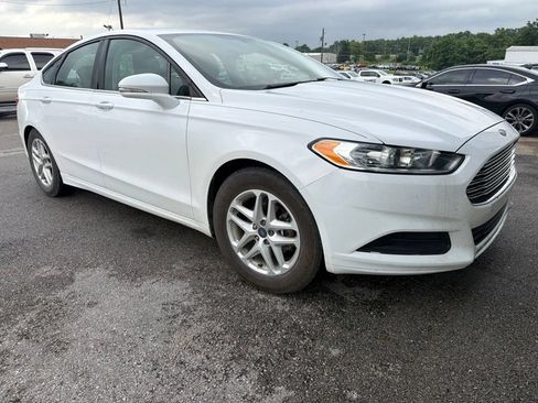 Used 2014 Ford Fusion SE FWD image 2