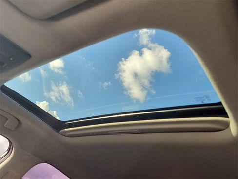 Used 2023 Nissan Sentra SR w/ SR Premium Package image 16