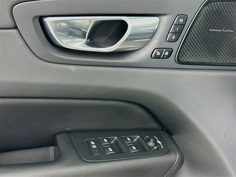 Used 2023 Volvo XC60 T8 Plus image 19