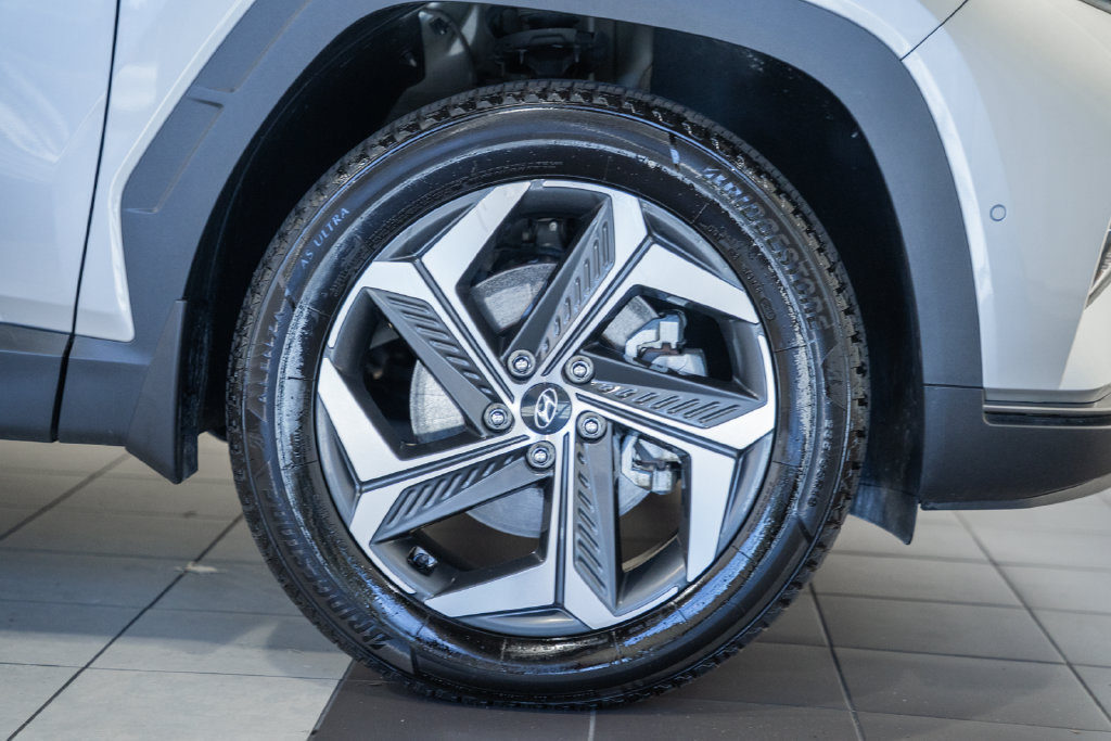 Used 2024 Hyundai Tucson Limited AWD/4WD image 16
