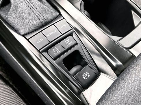 Used 2025 Toyota Camry LE FWD image 35