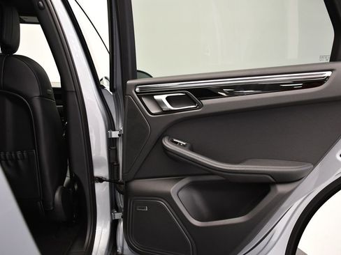Certified 2026 Porsche Macan image 51
