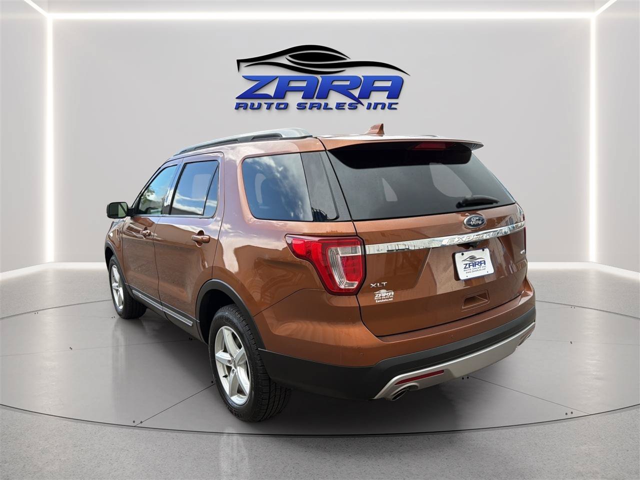 Used 2017 Ford Explorer XLT w/ Equipment Group 202A AWD/4WD image 5