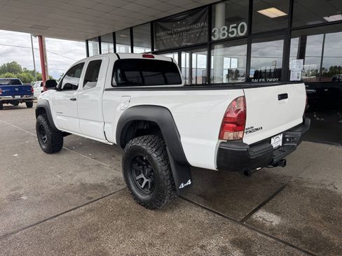 Used 2013 Toyota Tacoma 4x4 Access Cab image 2