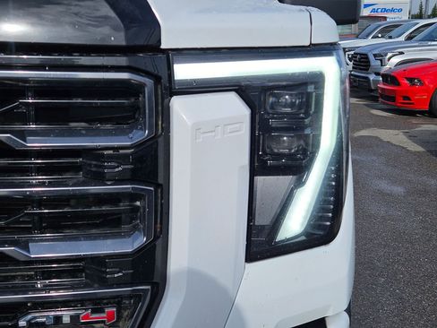 Used 2024 GMC Sierra 2500 AT4 w/ Technology Package AWD/4WD image 10